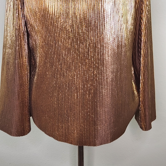 Jennifer Lopez Gold Metallic Bell Sleeve Pleated Blouse Size Small - Picture 4 of 9